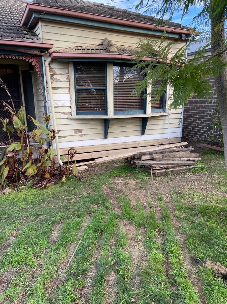 Weatherboards deteriorating on a period home, ready for repair