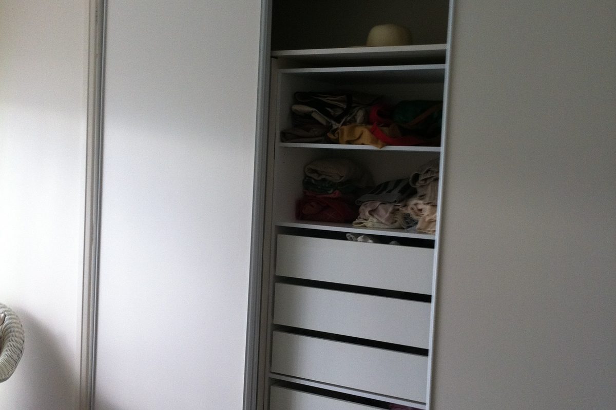 Built-in wardrobe with sliding doors, drawers and shelves