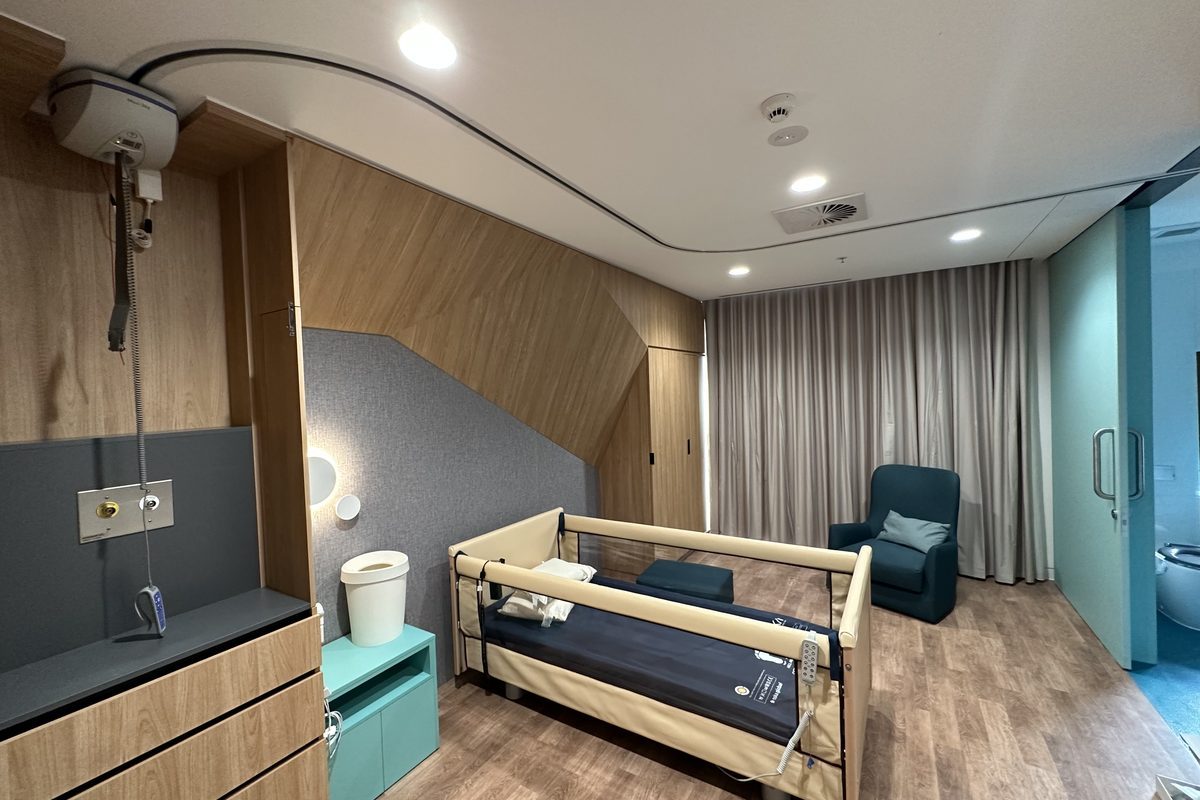 Hospital room with a ceiling-mounted patient lifting track installed by JFM