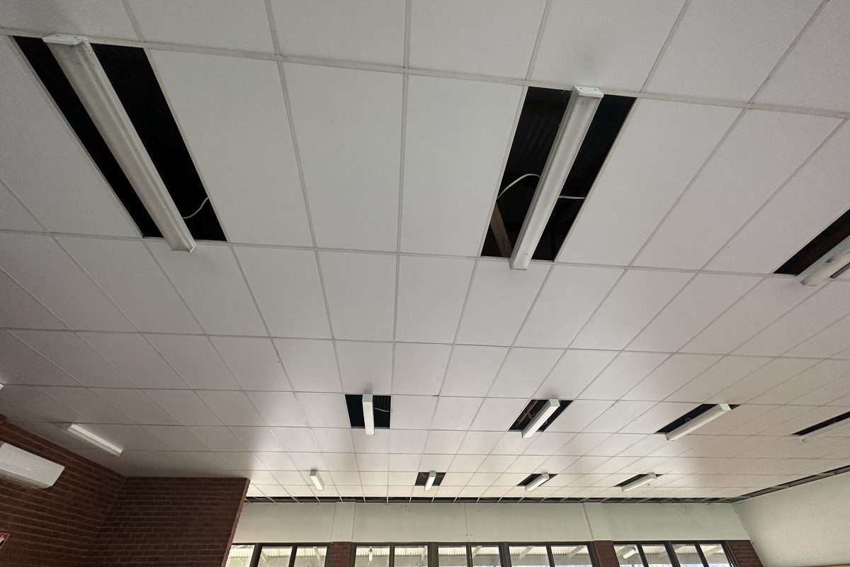 Suspended ceiling grid and tiles installed in a commercial hall