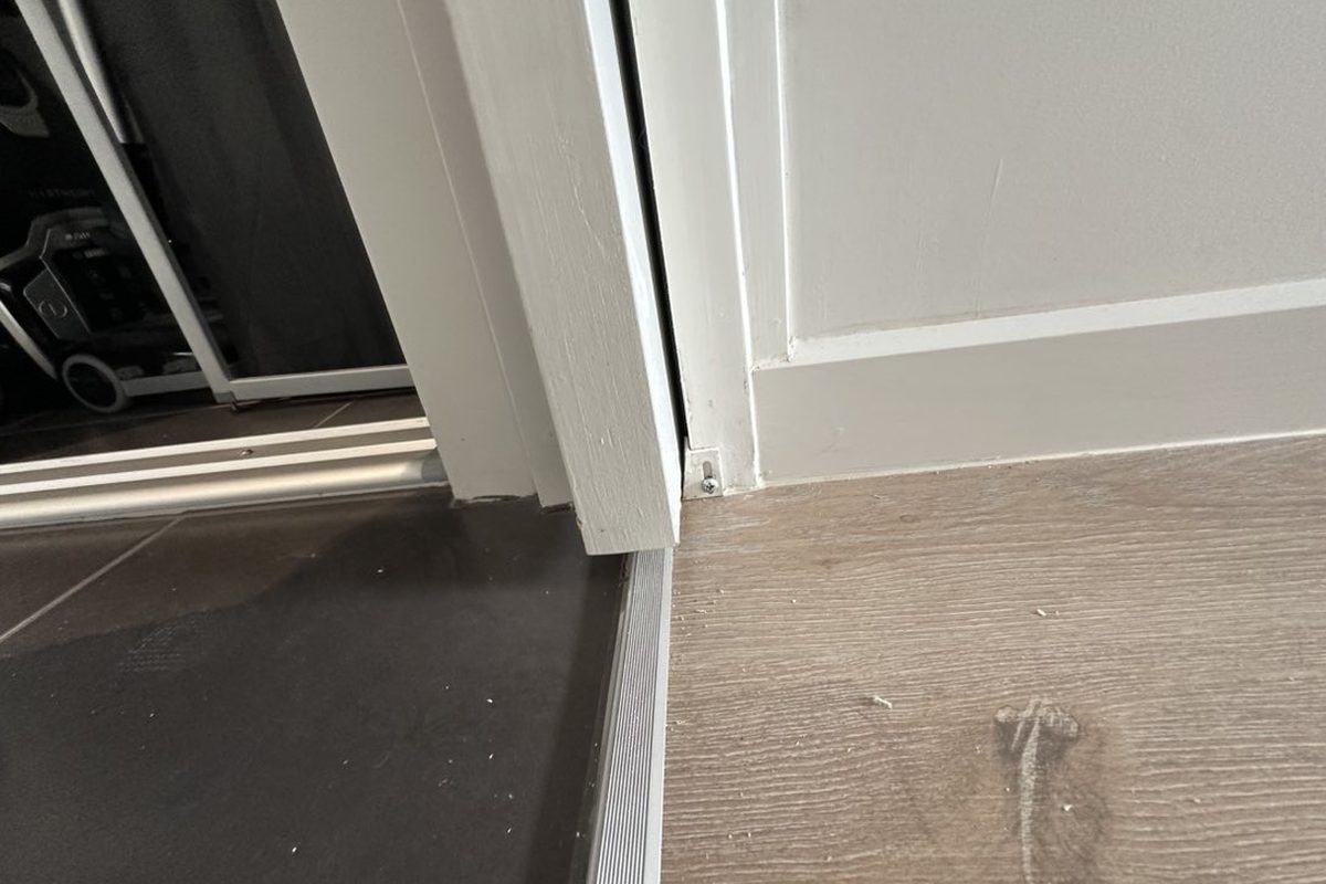Bottom guide of a cavity slider, adjusted to give the door more room