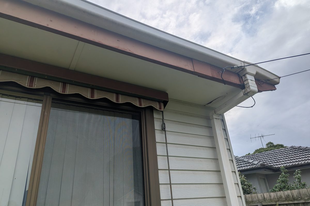 Old gutter and fascia on the Corio home before the work