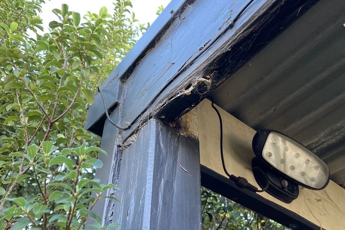 Cracked, water-damaged beam over a post on a pergola and carport in St Albans Park, before JFM replaced it